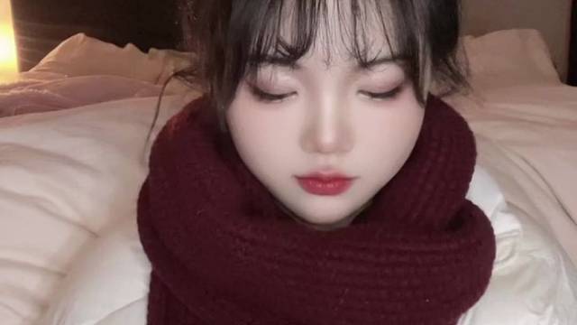 早期人类尝试掌控肢体支配权的珍贵视频