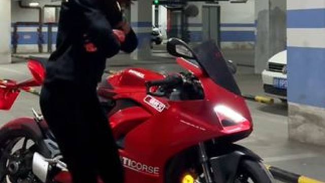 一个破手套至于吗？#越南鼓卡点舞 #机车