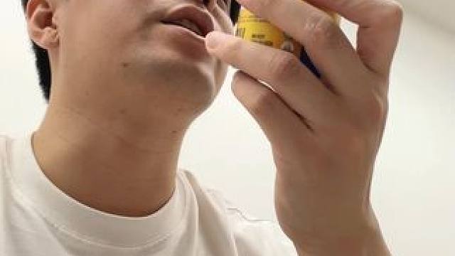 新西兰进口的润喉糖，选用蜂胶和桉树油，味道清新，吃完冰冰凉凉又通透#润喉糖#润喉护嗓#零食推荐