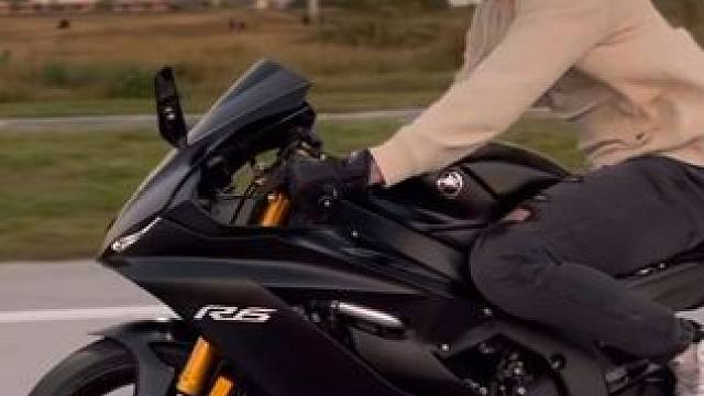 我们都是自由的追求者 #机车 #雅马哈r1