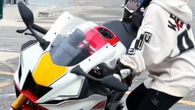 两百KG的家伙还可以被这样拿捏，尊嘟假嘟#机车女孩