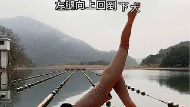 冬日欢快流动热身，练上两组，打开身体全身暖暖的#户外瑜伽 #流瑜伽 #瑜伽串联