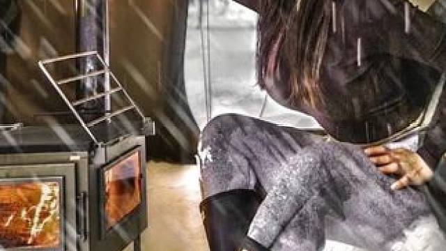 雪地里搭建帐篷露营#户外露营 #户外 #露营⛺ #户外用品 #解压