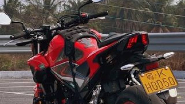 仿赛太轻浮，复古太端庄，街车刚刚好#cb400f #街车 #摩托车