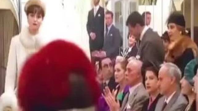 《香奈儿》
想要无可取代，
就必须时刻与众不同