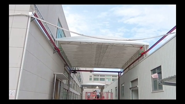 电动伸缩雨棚