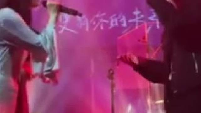 “队长和黄龄《哪里都是你》梦幻联动北京限定合唱版”#队长#黄龄#哪里都是你#现场版live#音乐现场