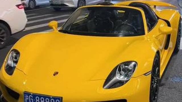 保时捷918已成过去，现已成法拉利拉法#保时捷918spyder #法拉利拉法 #小小小酷哥