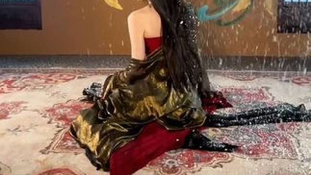 #挑战龙年拍大片 #圣微 #花絮 这致命的魅力～