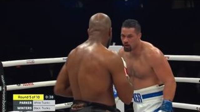 帕克惯用的招数，放下双手，将头部完全暴露去引诱对手，伺机打后手拳#拳击 #kotv #拳王 #帕克