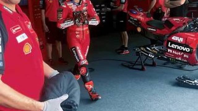 来自世界顶级两轮摩托的压迫感！！#专业动作请勿模仿 #摩托车比赛 #赛道 #motogp疯摩全球