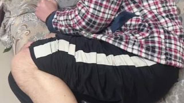 整蛊一下睡觉的老弟