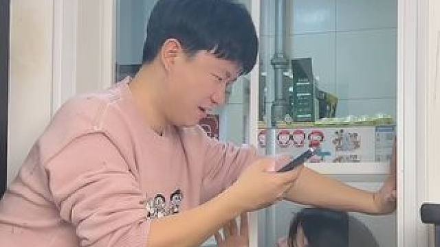 我的手机你能瞎看吗#逗比夫妻日常 #塑料情侣日常 #你们的男友也是这样吗 #斗智斗勇的日常 #内容过