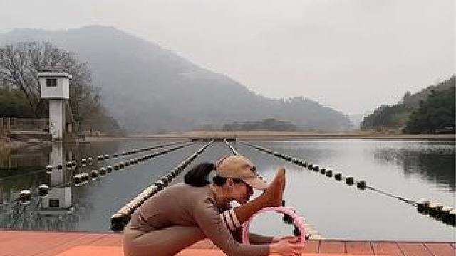 瑜伽轮练习好处多多，开肩美背，锻炼腰腹，辅助拉伸很好的舒展身体#瑜伽轮 #瑜伽