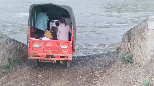 这司机师傅太熟悉路线了[赞]