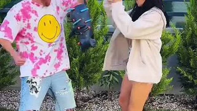 老鼠偷吃被机枪打成筛子，这操作简直太牛了！#看一遍笑一遍 #这操作都看傻了 #老外真会玩 #老外迷惑