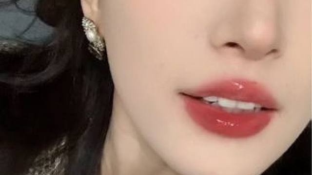 二十几一只还要啥自行车啊！#美妆 #种草 #稚优泉 #试色 #唇蜜