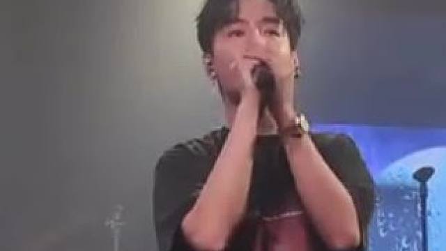 世上怎么会有“哪里都是你”这种人间疾苦#队长#哪里都是你#现场版live