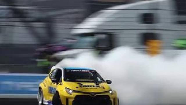 两厢飘移车也很帅啊！#飘移 #后驱车的魅力 #内燃机的魅力 #赛车 #专业车手