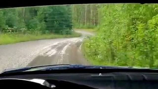 湿滑的路面，丝滑的画面 ，感受一场别开生面的视觉盛宴，见证一场泥泞路上的艺术表演——芬兰站#wrc拉