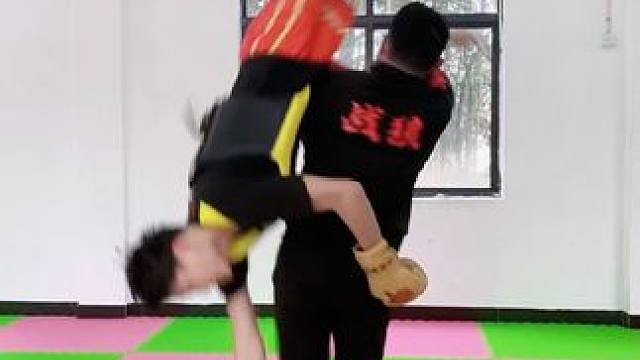 摔法是散打里的灵魂，也是得分最明显的技术。你学会了吗？#中华武术博大精深 #武术散打 #高难度动作 