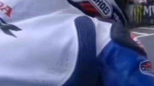 #曼岛tt #摩托车比赛 #压弯 #滑胎过弯 #专业动作请勿模仿