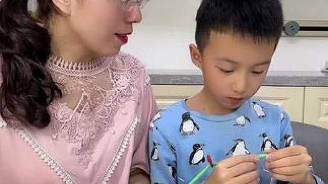 #亲子互动 #万万没想到 #母子日常 
咦？咋回事？光盘怎么立起来了呢？？？