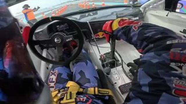 不得不说挂着红牛logo的都是狠人！#飘移 #内燃机的魅力 #赛车 #专业车手 #红牛