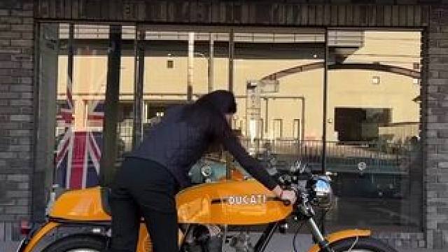 1973年杜卡迪750s，很特别的发动机排列方式 #机车 #杜卡迪750s #复古机车