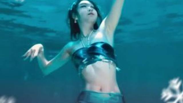 新年快乐，年年有鱼！#美人鱼潜水 #齐齐哈尔 #水下舞蹈 #仙女都在玩水 #padi美人鱼