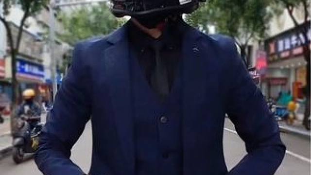 当西装加机车配上这个鼓点，很有宿命感#机车 #西装  #宿命感鼓点和曲线变速超配