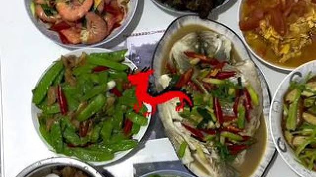 祝大家新年快乐龙年大吉，南方和北方年夜饭的差别，是不是一眼就能分辨出？#年夜饭 #南北方年夜饭差异 