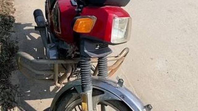 看看这老式摩托车骑了20年还没坏，质量怎么样，能不能骑行100年 #125摩托 #日常溜车 #跑山压