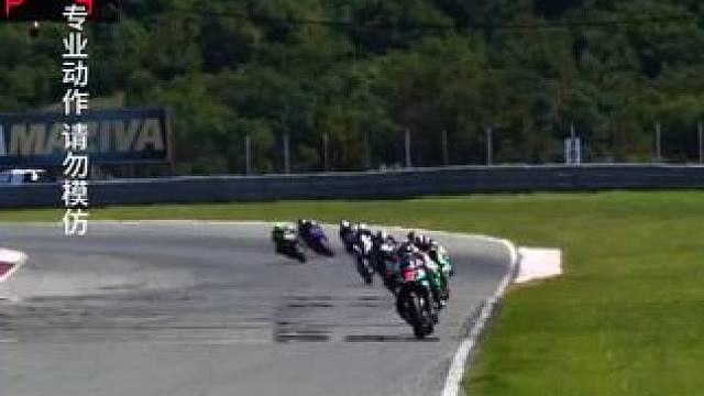 滑胎过弯最高境界！看着简单，其实一点都不简单，仅仅这一超……#专业动作请勿模仿 #大神控车 #滑胎过