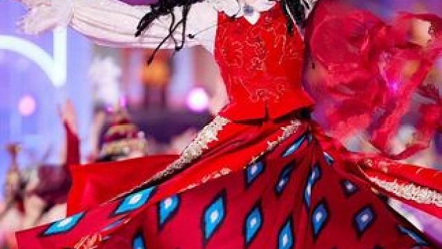 今晚被新疆最美的石榴花震撼到
#迪丽热巴 #春晚 #异域风情 #美到巅峰是什么样 #新疆