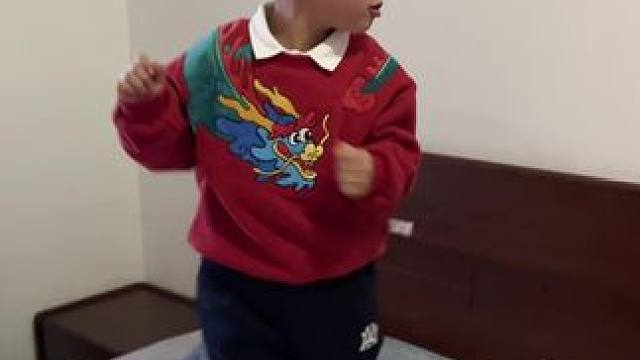 除夕之日用一支舞给大家送上祝福，愿朋友们新年快乐龙年吉祥合家幸福