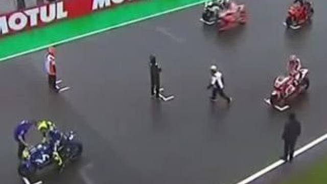 #摩托车领航计划 摩托车雨天比赛#专业赛车请勿模仿