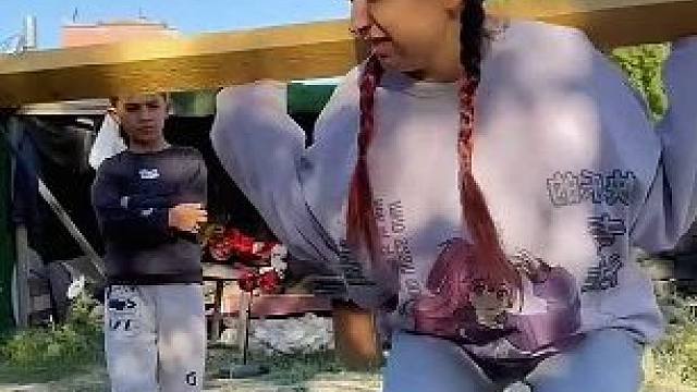 这美女每天坚持锻炼，她能减肥成功吗 #外国人反应 #歪果仁