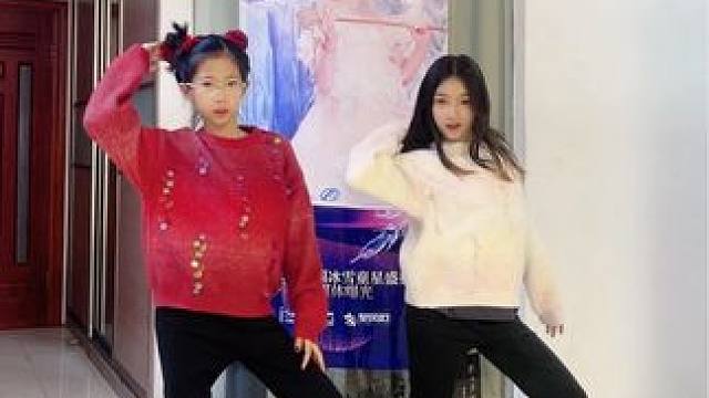 #爱跳舞的小姑娘又来了 这么魔性的舞蹈一定和我小姐妹拍一下呀 #小土豆 #姊妹花 #新年祝福 #双人