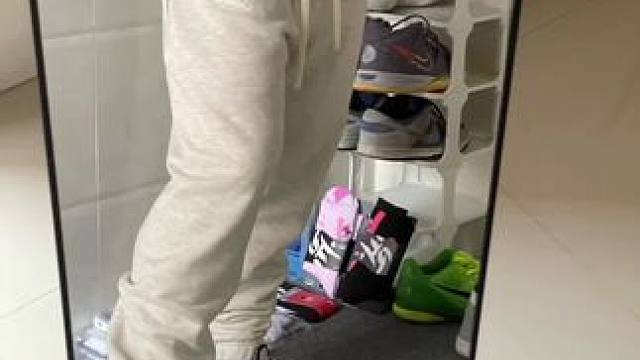 这个冬天太冷了，我能去你家蹭蹭吗 顺便蹭蹭你#卫裤