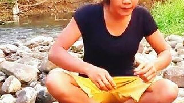 过年了，一个人在山里能吃上烤鱼真的不容易 #越南妹#越南美食 #户外美食 #新年祝福