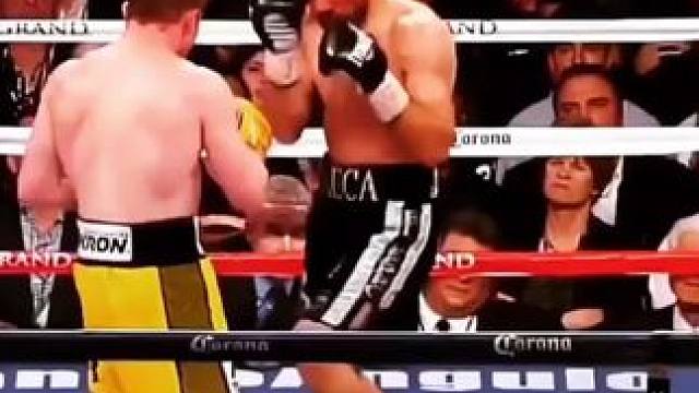 自从被梅威瑟上了一课后，阿瓦雷兹的防守也变丝滑了！#拳击 #拳王 #kotv #阿瓦雷兹