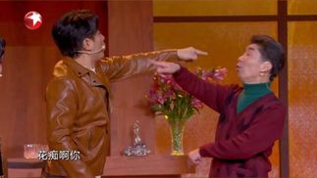 金凤凰#黄龄  最近的演出简直不要太多！她还要开livehouse，让大家天天都能听到她唱歌，说着还