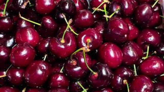 仟本悦 你别太离谱，这谁去吃都能吃回本吧#车厘子自由 #草莓 #自助餐 #自助餐的正确吃法 #烤肉真