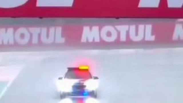 #motogp安全车 #摩托车比赛 #压弯 #车技爆表 #专业动作请勿模仿