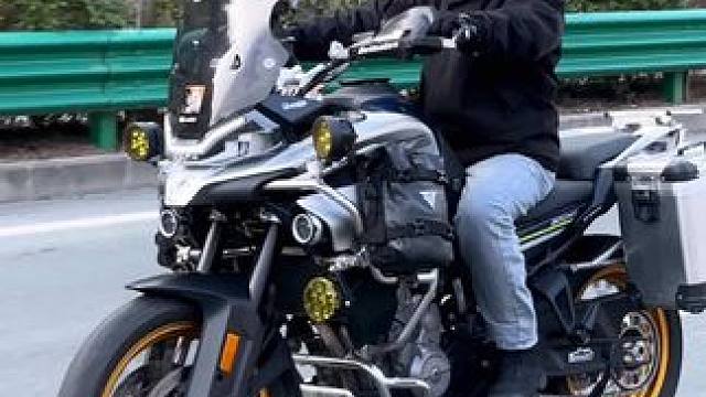 别问了，一年赚了6万，买摩托车花了5万，剩下一万全干95了！#800mt #机车改装