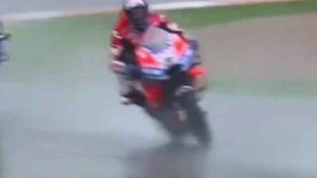 #摩托车比赛 #压弯 #motogp王杰 #专业动作请勿模仿 #大神控车