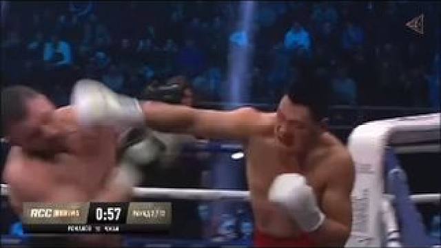 张兆鑫在大年初二凌晨结束的比赛中，逆转KO了此前19战全胜的俄罗斯重炮手罗曼诺夫，拿下WBA拳王挑战