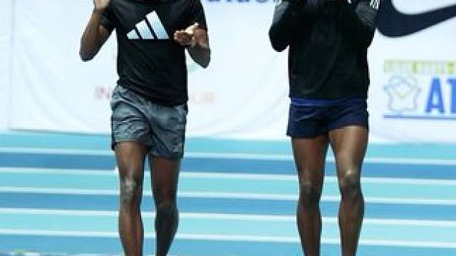 霍洛威又发言了 “我要说的是，如果奈顿跑不进20秒69，我就会告诉他我所有项目都比他快，不仅仅是20