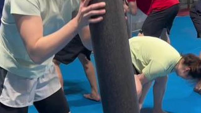 崔Team新年第一练，欢声笑语中开启新的篇章～#游泳运动员 #张雨霏 #热身游戏